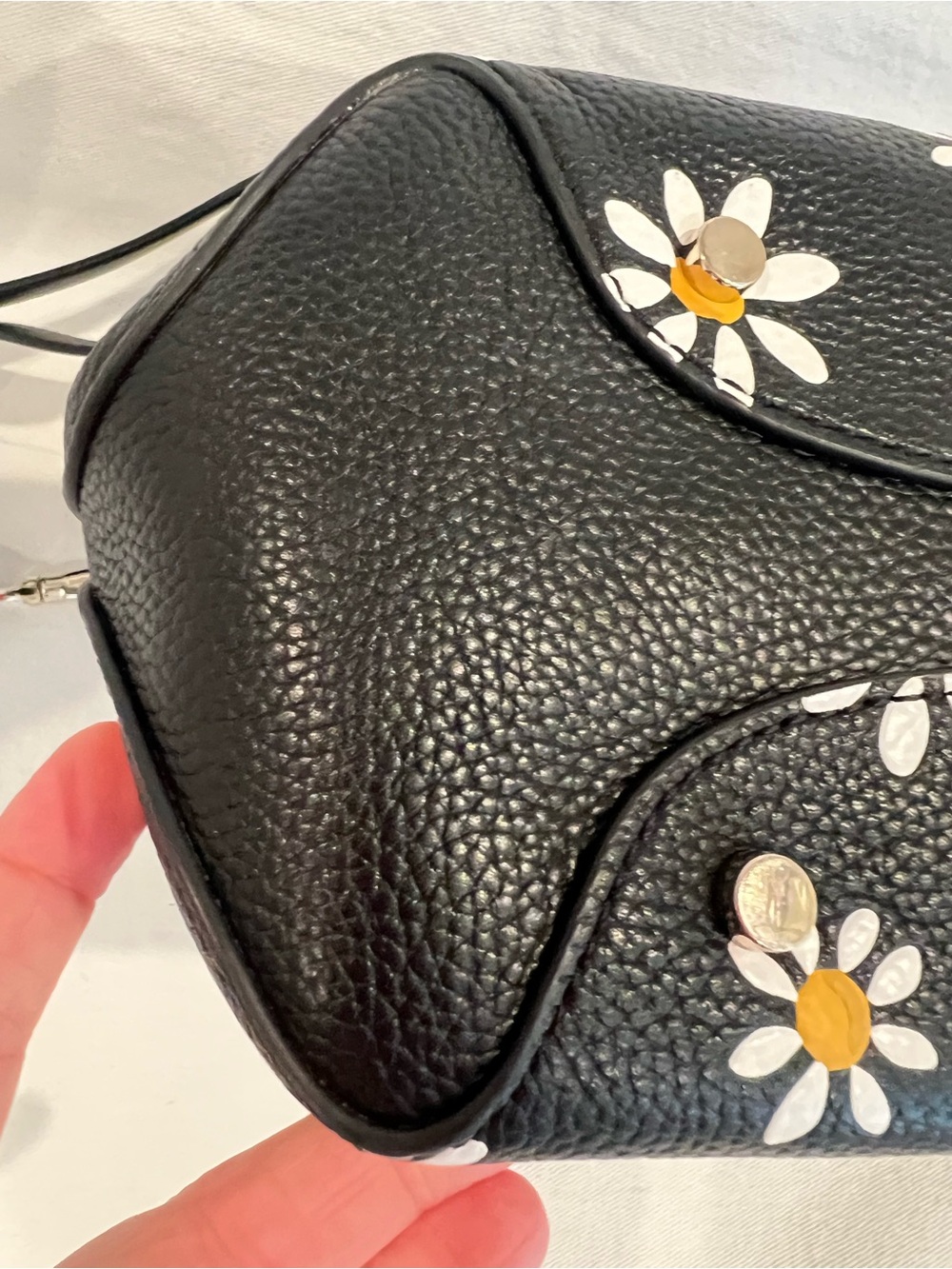 Kate Spade Daisy Purse - Picture 4 of 17